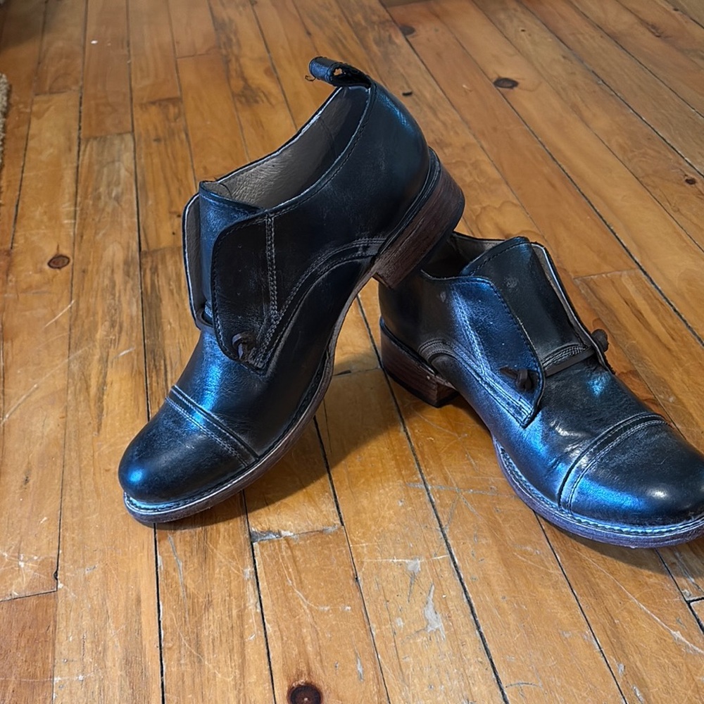 Freebird Mabel distressed black leather flats, 10